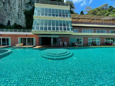 Phi Phi Cliff Beach Resort – Photos 9